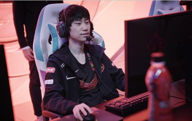 坛的目光 坛的目光