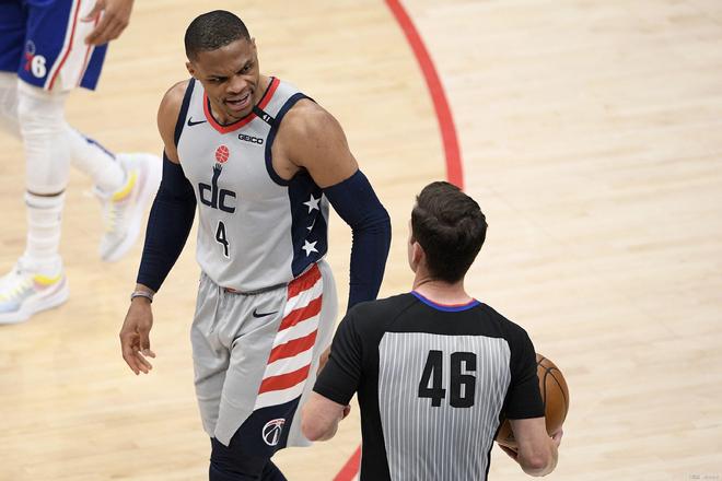 后仍在打球 后仍在打球