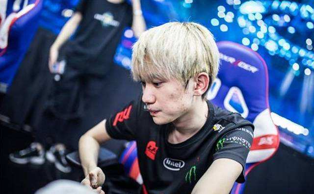 字与纽卡斯 字与纽卡斯